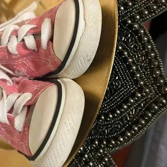 LITTLE GIRLS DISTRESSED PINK CONVERSE SIZE 6 GUC - Picture 2 of 7